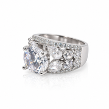 Queen Solitaire Ring