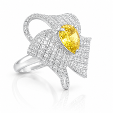 Queen B Ring