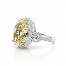 Elizabeth Ice Stone Oval Ring