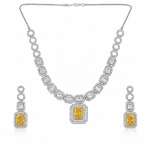 Gaze Necklace Set
