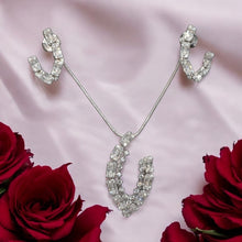 Iva Chain Pendant Set