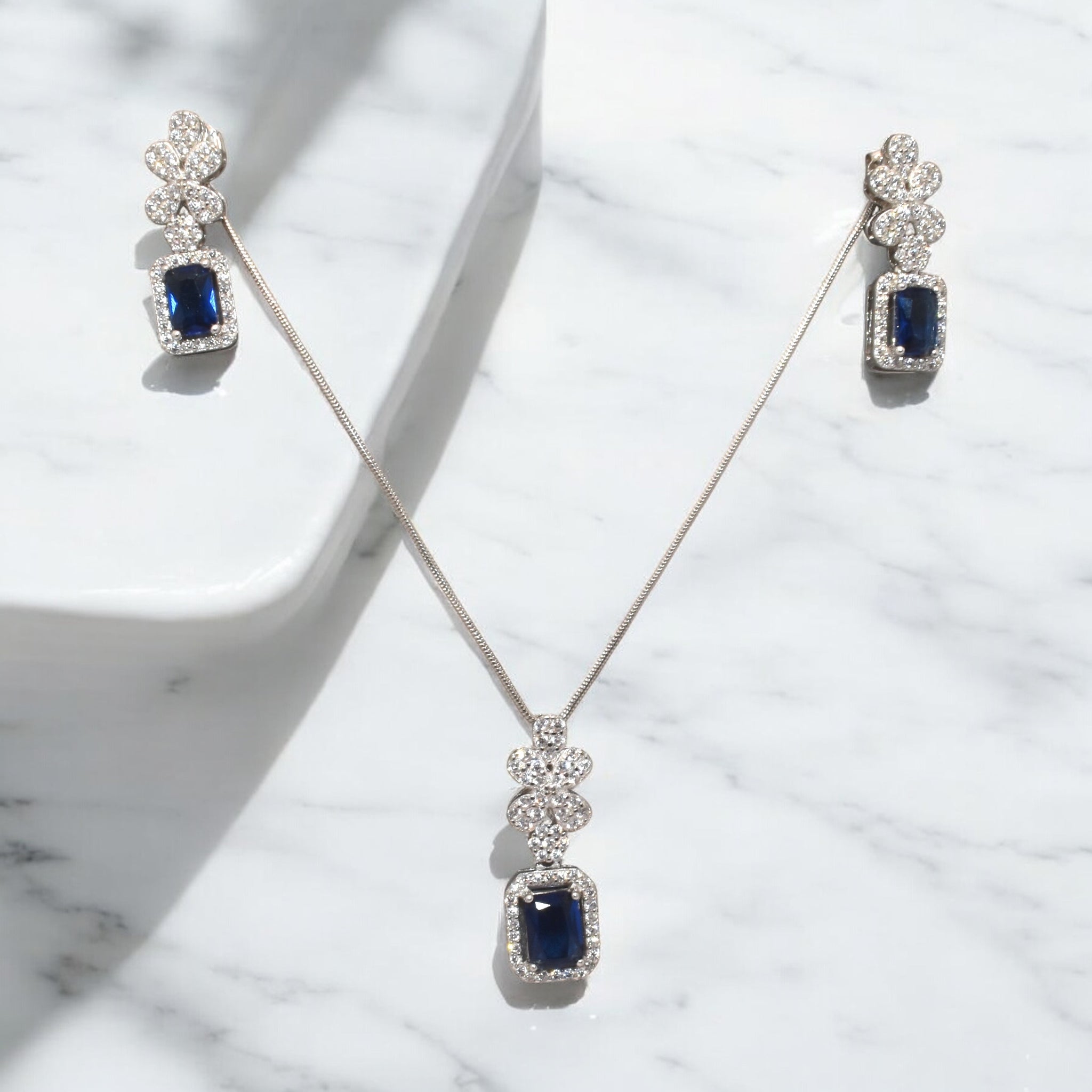 Lana Chain Pendant Set