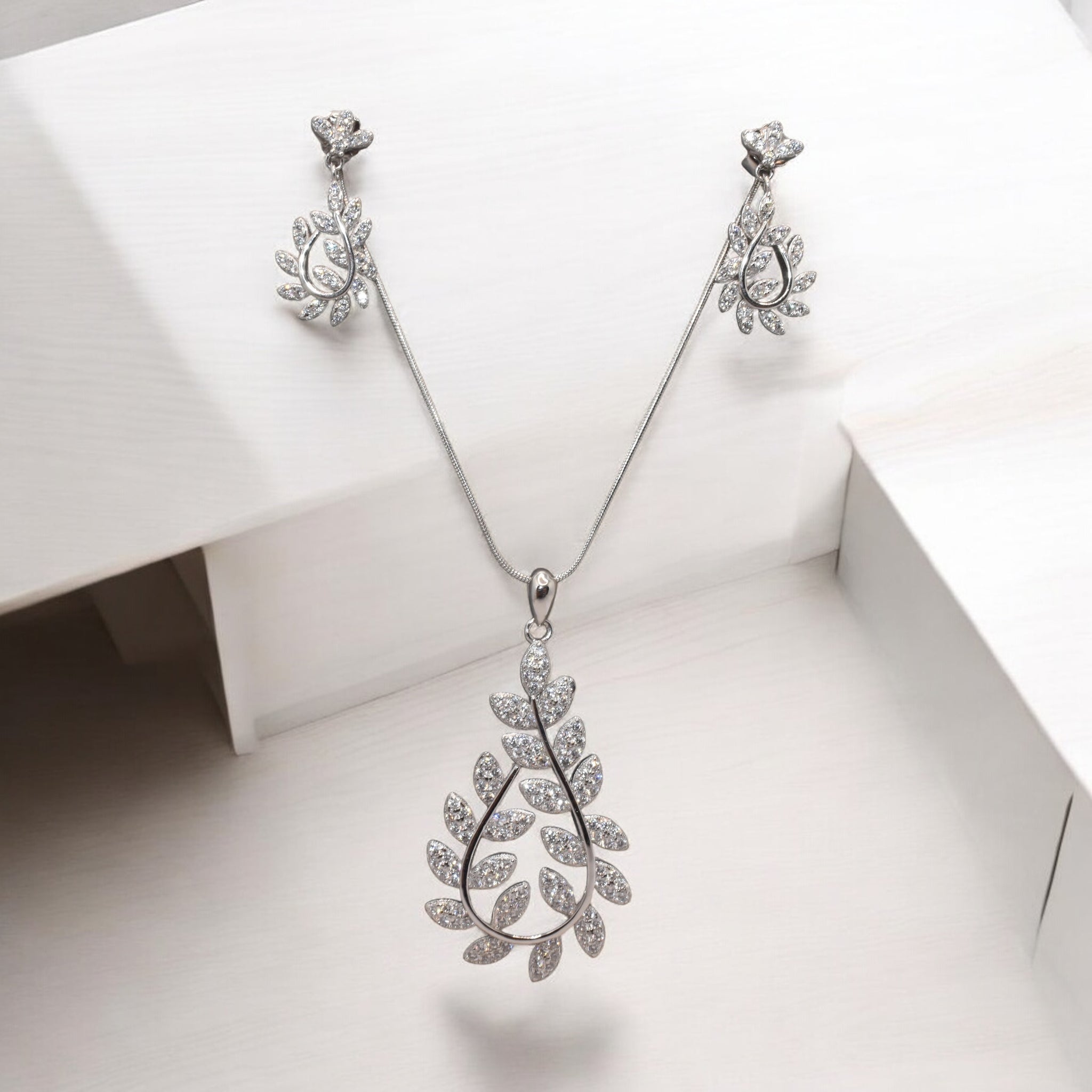 Leaf Chain Pendant Set