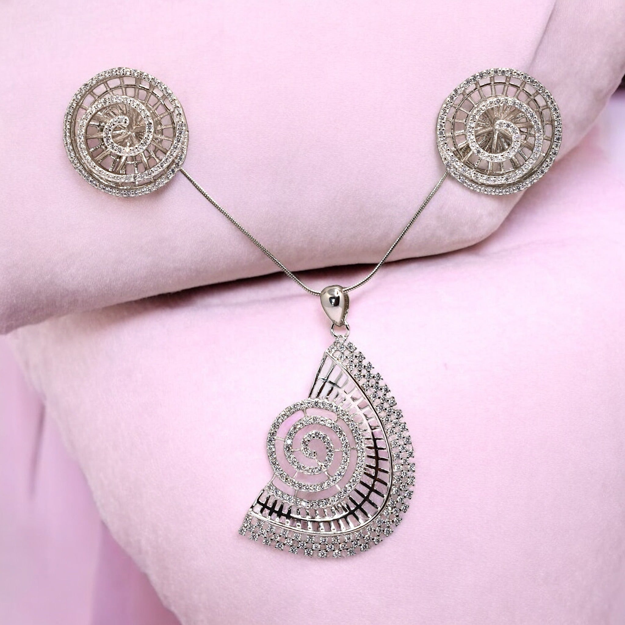 Angie Cocktail Chain Pendant Set