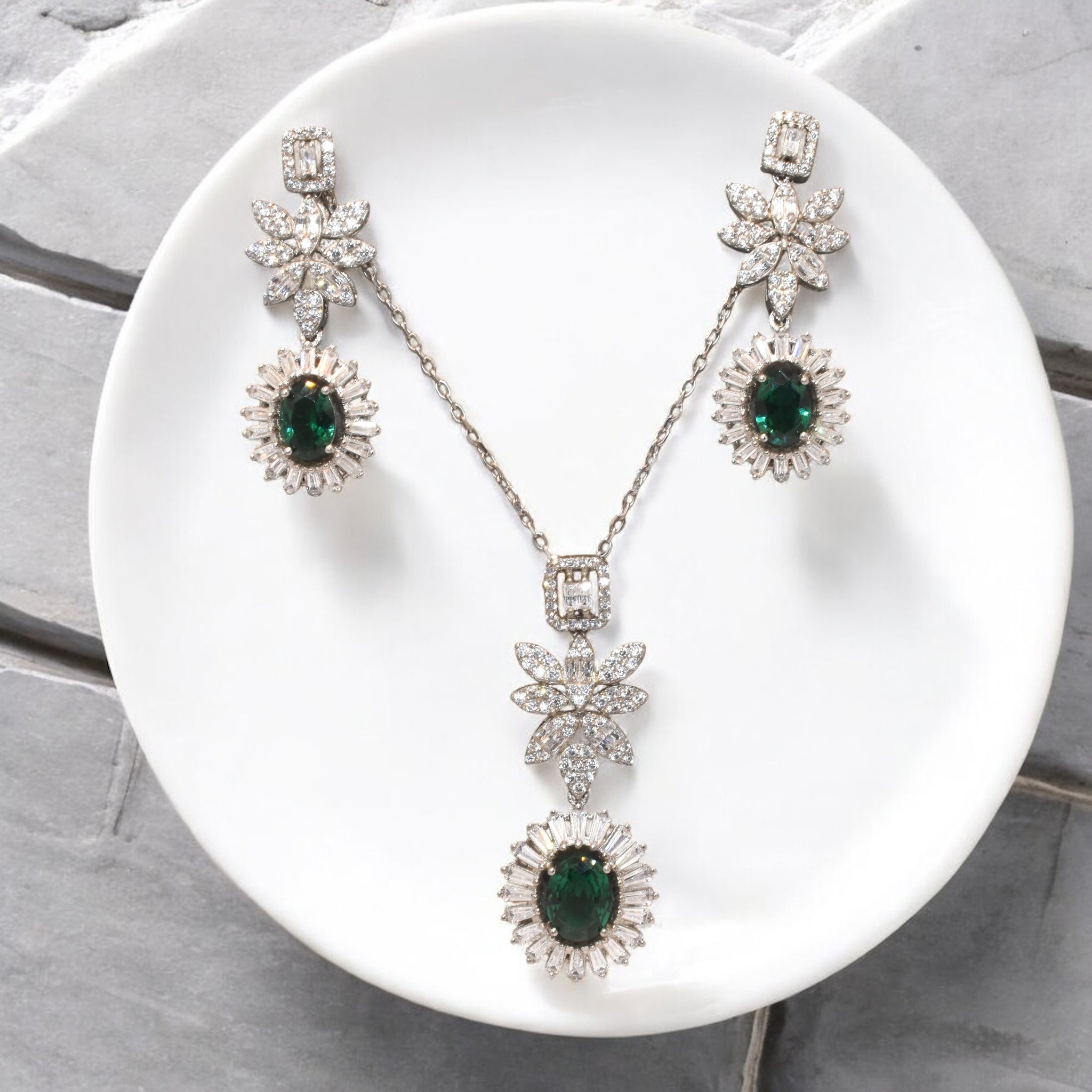 Elite Flora Chain Pendant Set