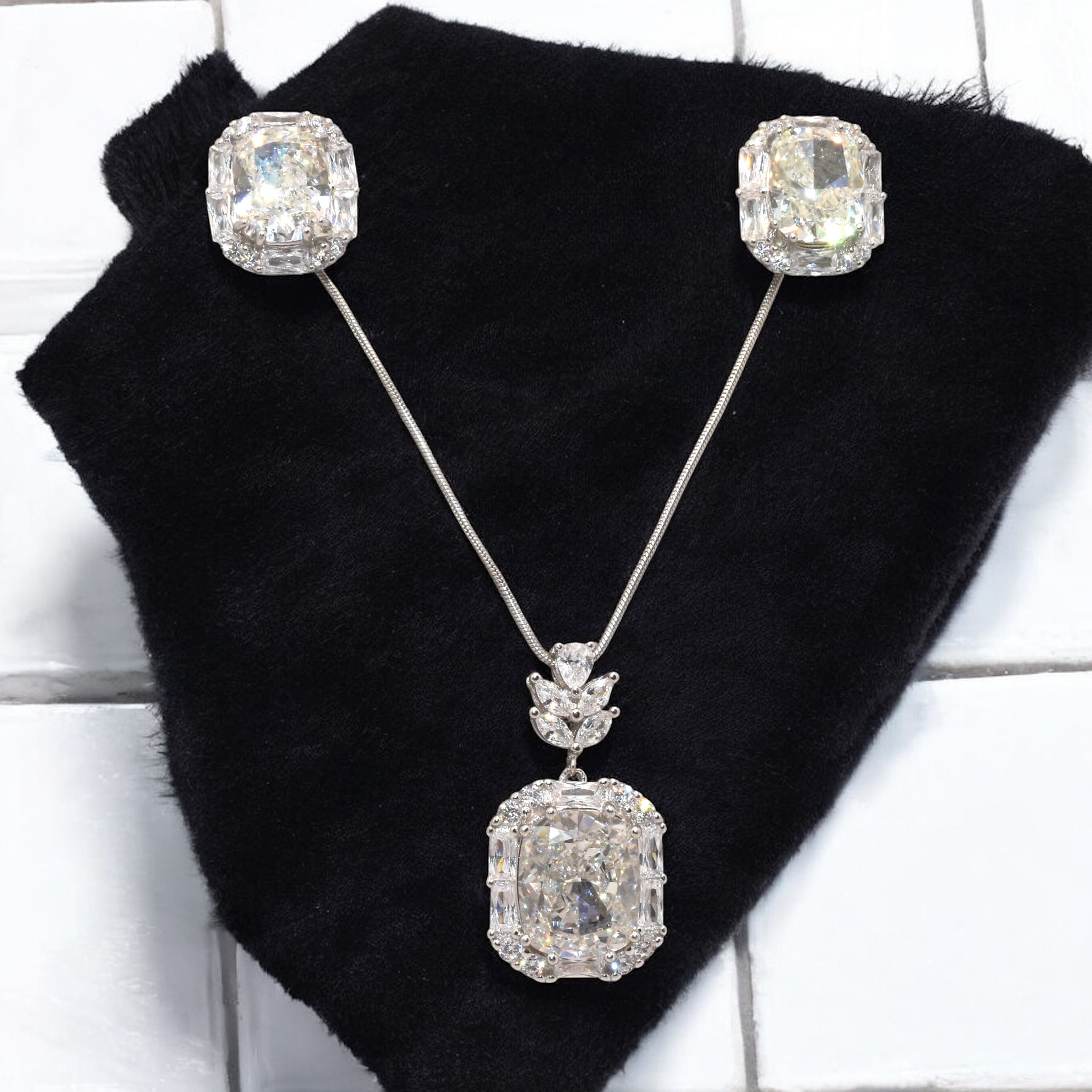 Halo Radiant Cut Ice Crush Chain Pendant Set