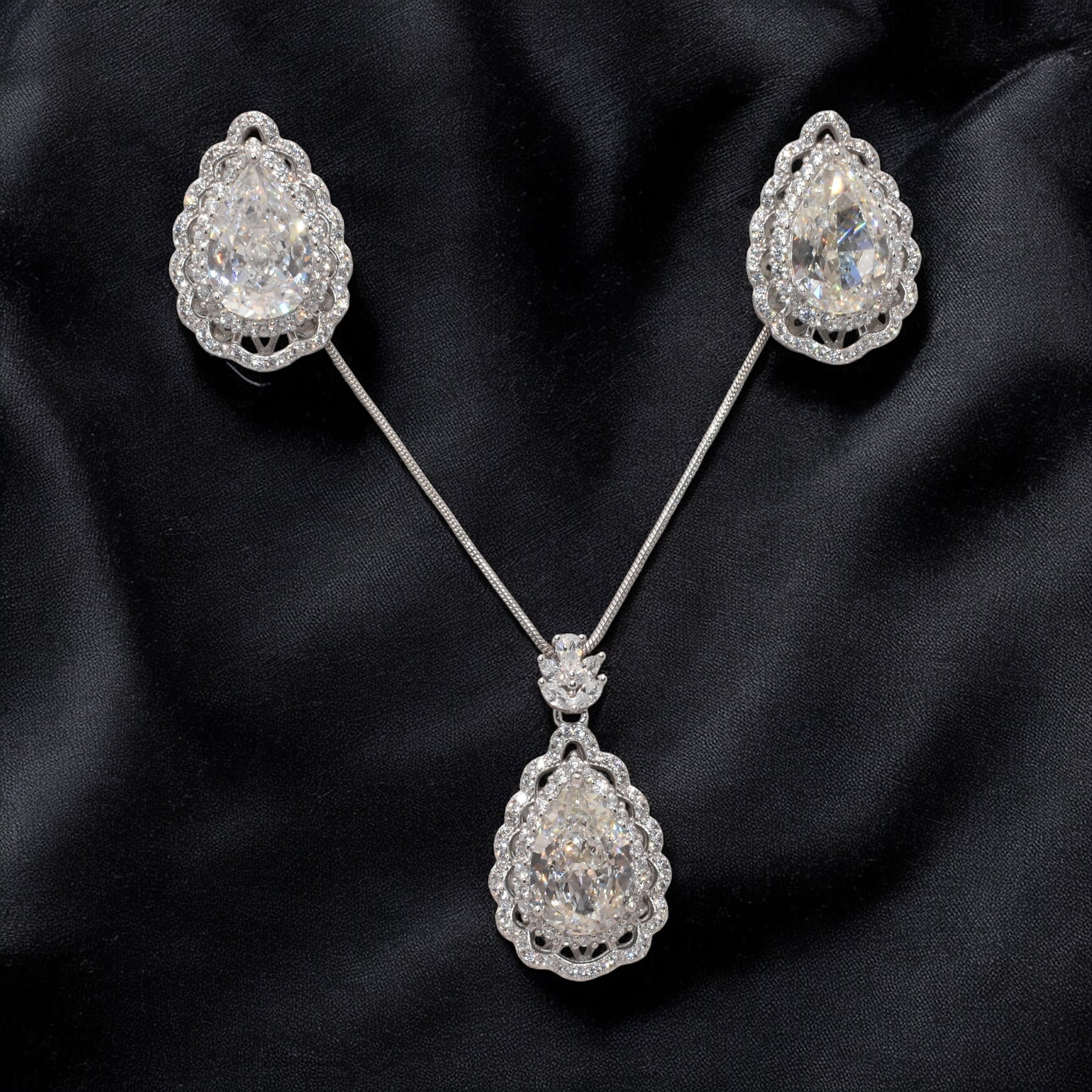 Halo Pear Shape Ice Crush Chain Pendant Set