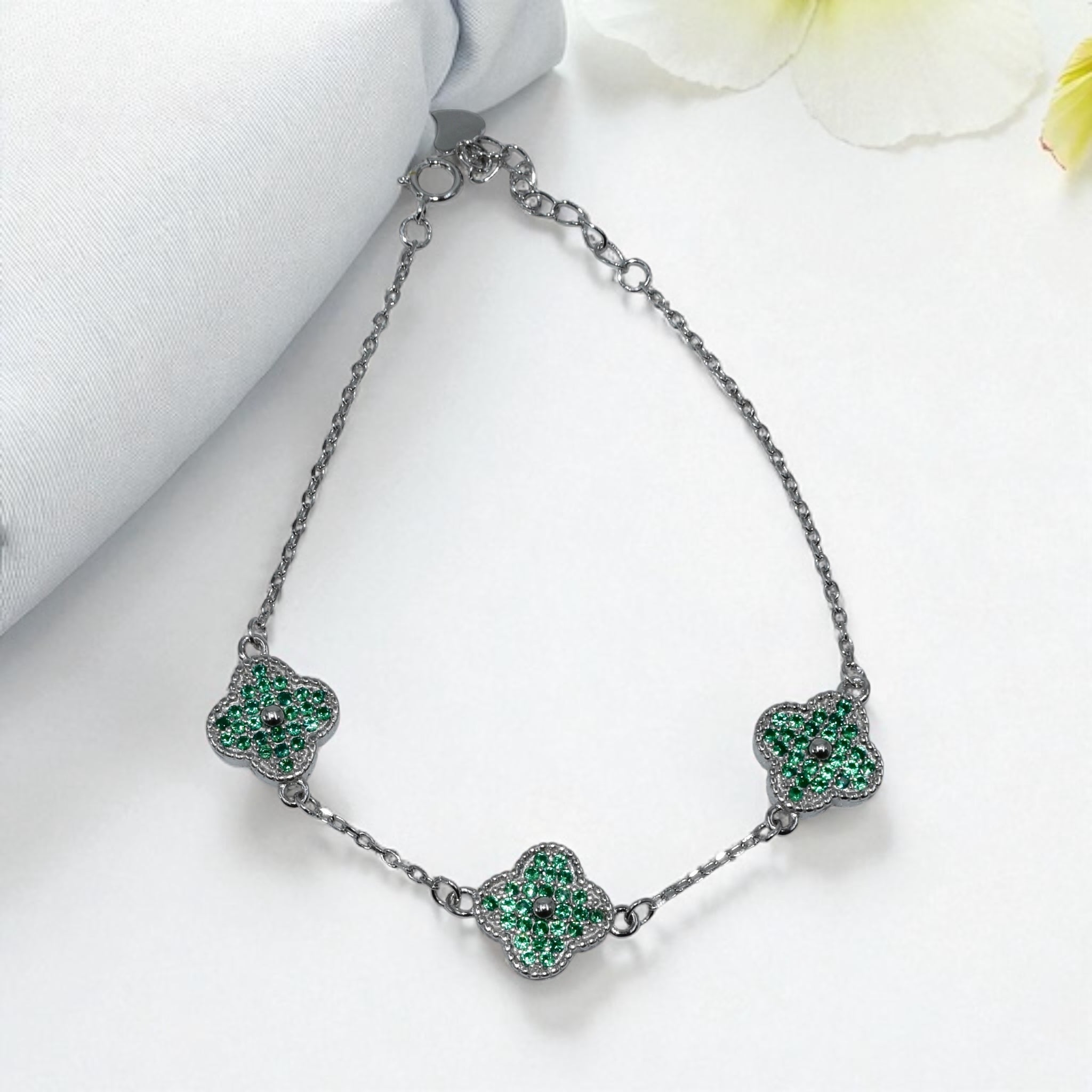 Emerald Coloured Triple Clover Bracelet