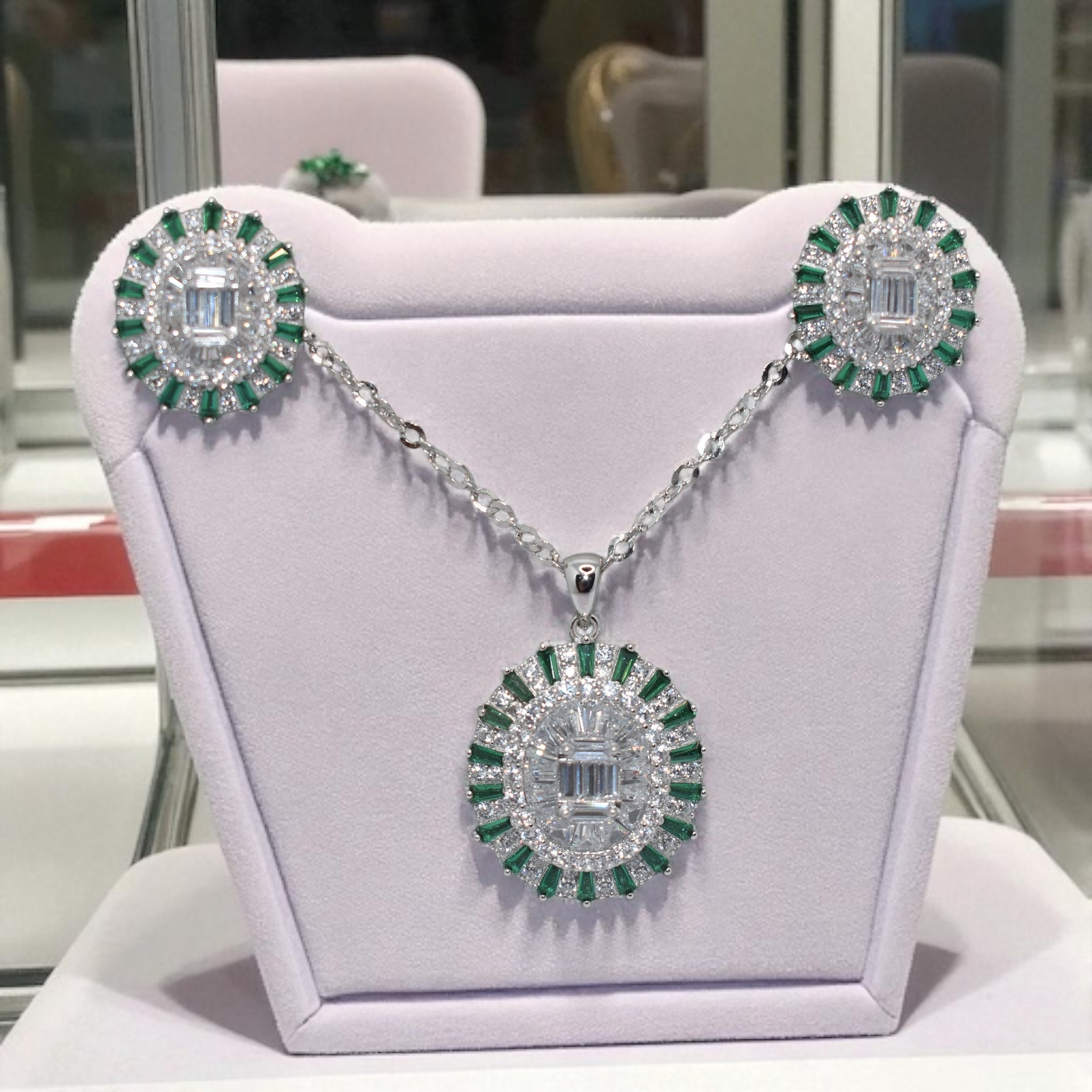 Isabella Emerald Coloured Chain Pendant Set