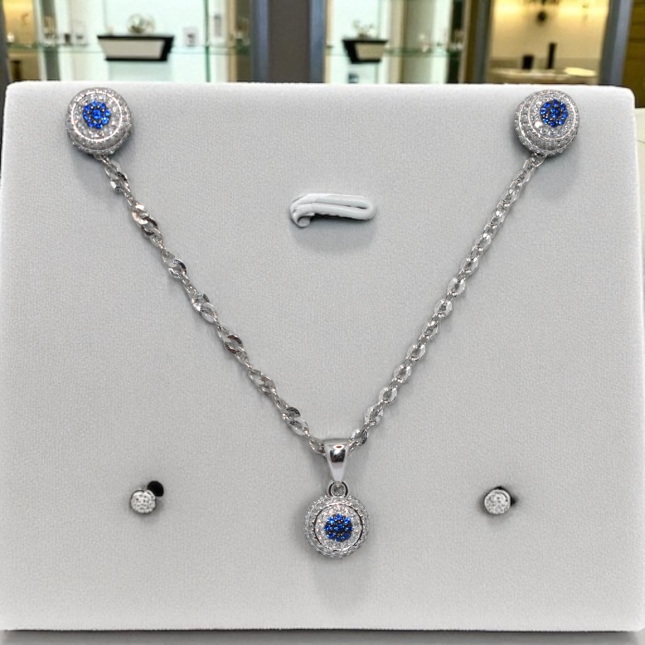 Sapphire ColouredChain Pendant Set
