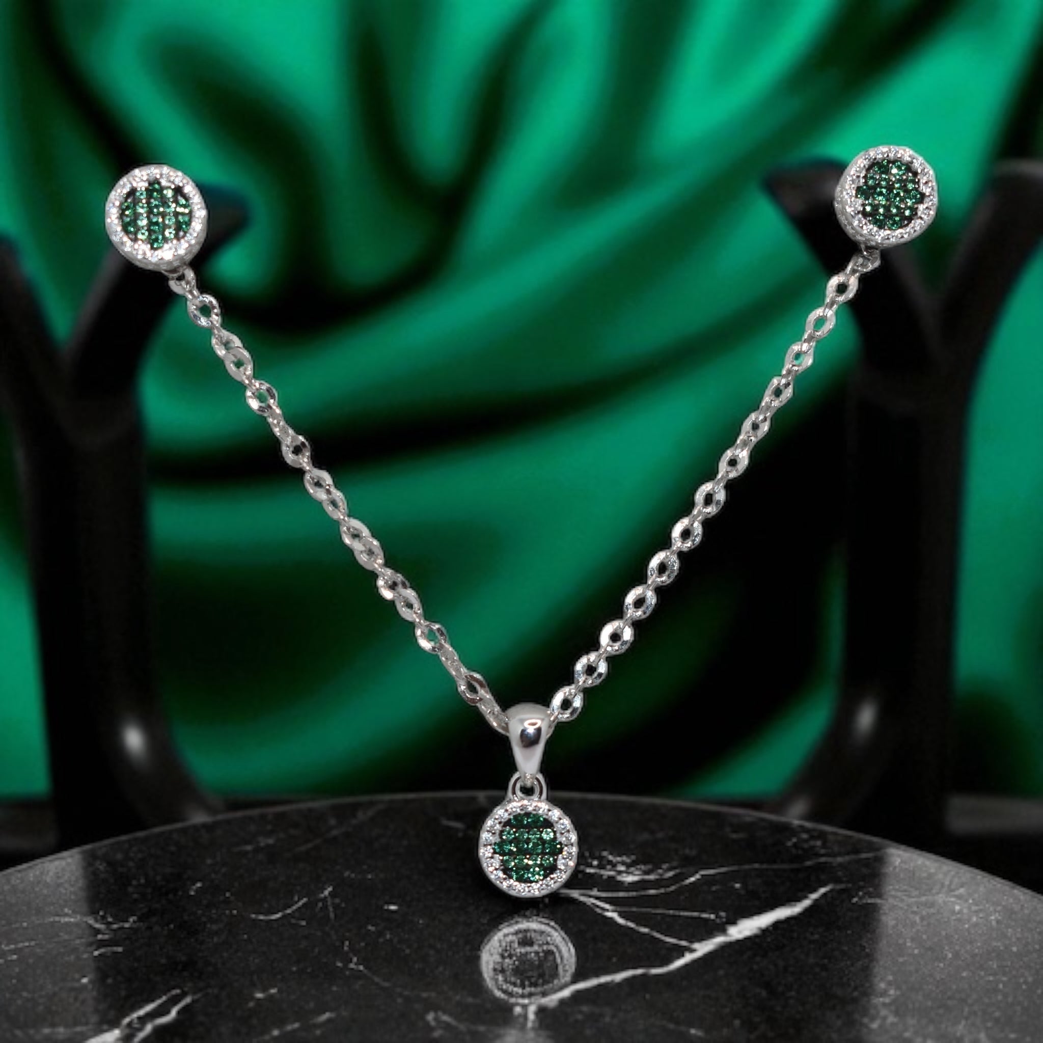 Emerald Coloured Chain Pendant Set